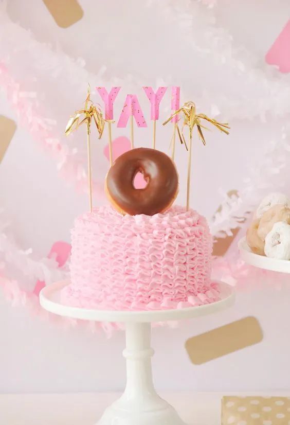 生日蛋糕这样点缀装饰「甜甜圈」自带吸客能力，卖的就是好！