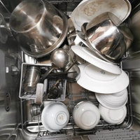 这是一款消毒、抑菌存放三全一体的洗碗机