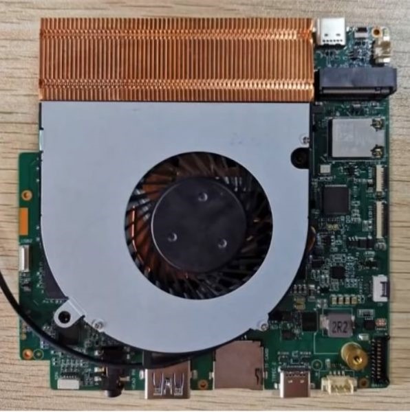  AMD版便携掌机项目，搭6核AMD锐龙处理器，运行Win10系统