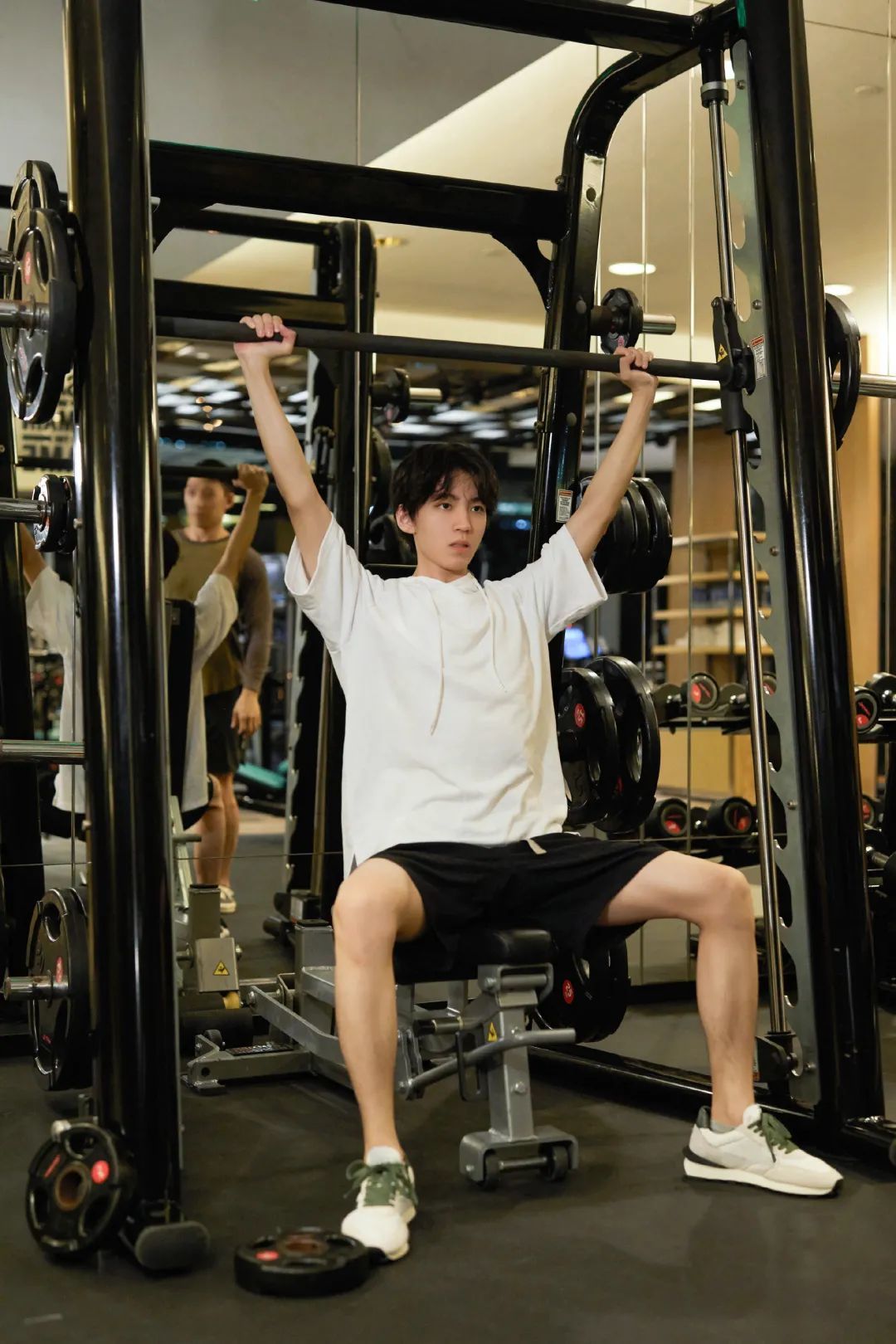 脚底有弹簧的王俊凯开始举铁了？学学他的下半身肌肉训练法！