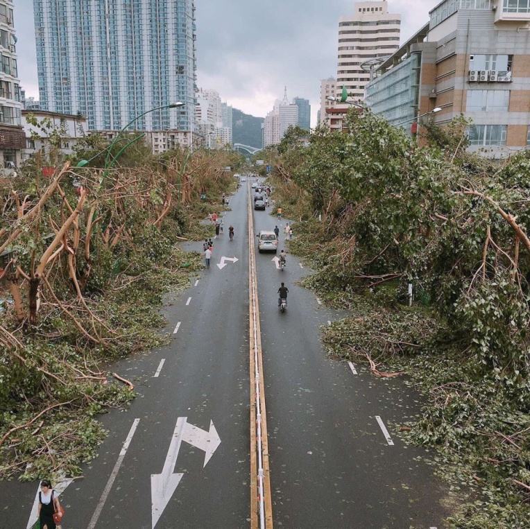 北京等多地区暴雨白天变黑夜、克米拉台风登陆福建地区······