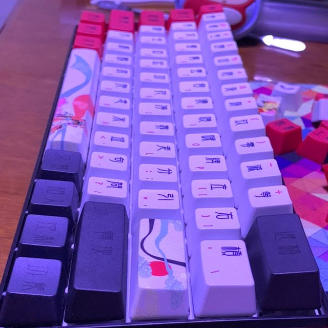 或许是市面上最便宜的双模61机械键盘了，而且它还带个灯
