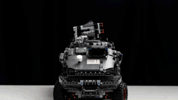 小米十年终对乐高下手，2800零件造大G，复刻「流浪地球」装甲车