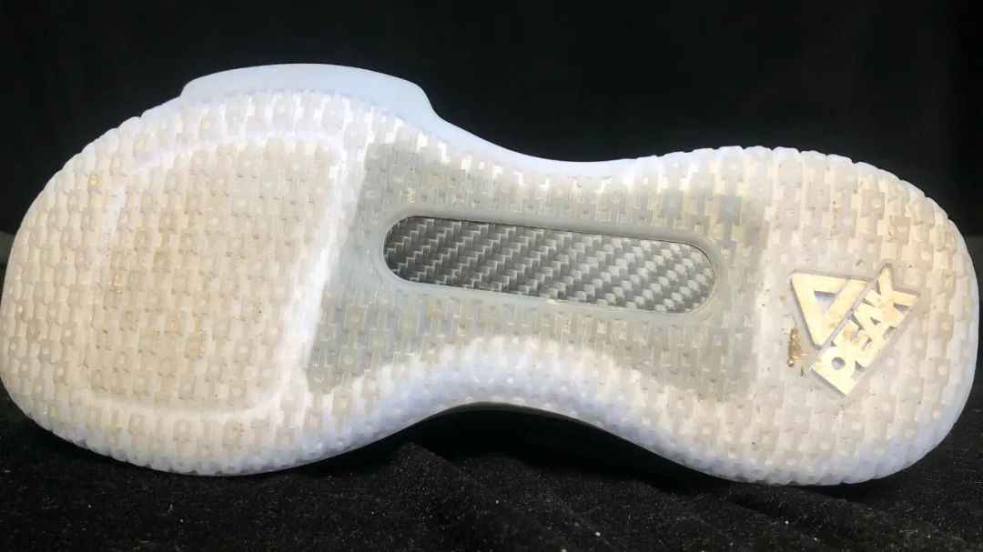 wen鞋评实战对比前作脱胎换骨的体验感匹克闪现2代凭什么值得我这么吹