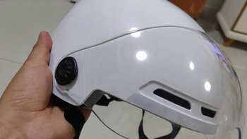评测 篇一：雅迪电动车头盔的简单评测