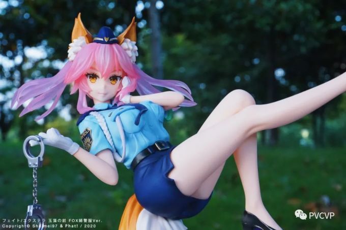 赏色丨美腿警服cos这款fate玉藻前手办配上手铐就很是得劲了