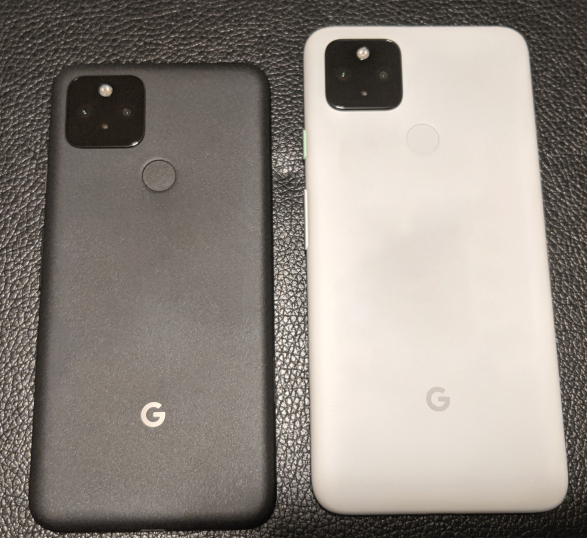 谷歌Pixel 5（左）和Pixel 4a 5G（右）