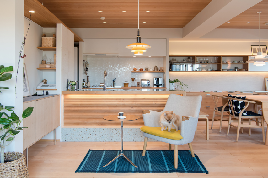 85㎡公寓翻新，变身日系北欧风，打造通透又温馨的「二人居」。