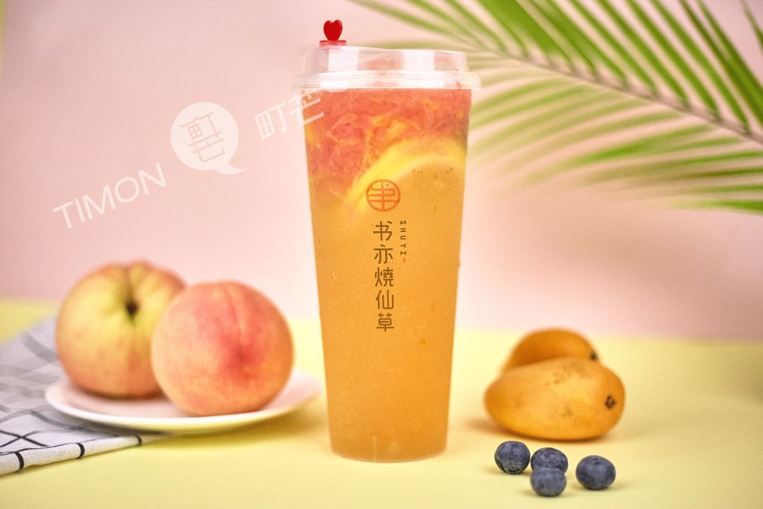 一杯现制果茶≈18块方糖，真真真是在喝糖水