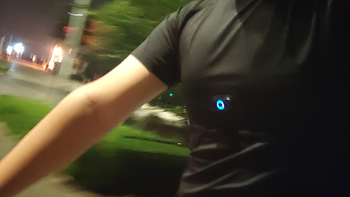 爱运动的小孙 篇一：穿身上的智能穿戴设备--米家心电运动T恤