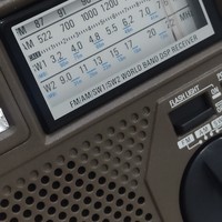 电子设备 篇一： TECSUN 德生 GR-88P 全波段应急照明手摇发电收音机