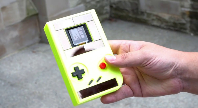 一家科研团队创造了一台没有电池的Gameboy掌机
