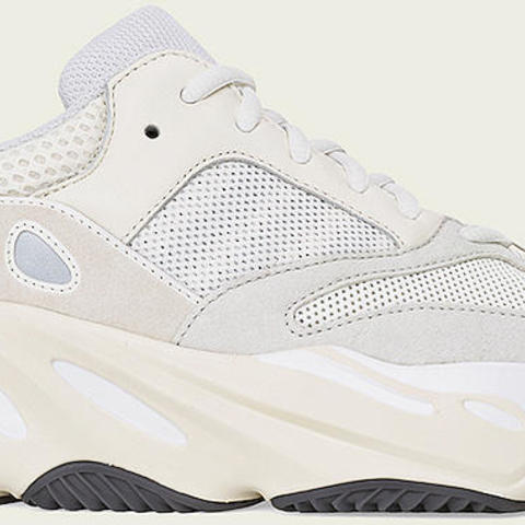 一双普通的YEEZY 700-Analog