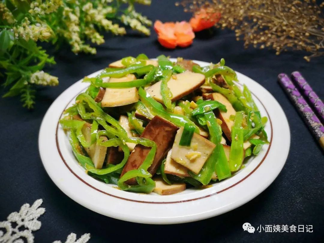 这俩食材一起炒，想不到竟然这么好吃，比肉香，可惜很多人不知道！