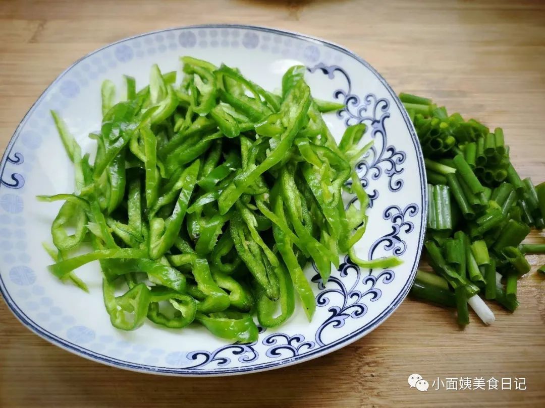 这俩食材一起炒，想不到竟然这么好吃，比肉香，可惜很多人不知道！