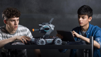 大疆推出全栈式教育平台：真实物理模拟，深度整合机器人
