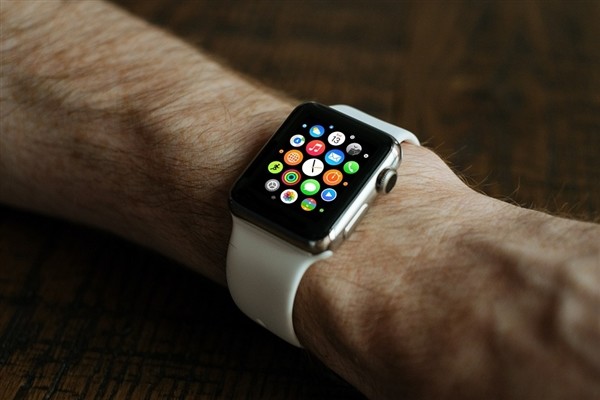 苹果Watch销量超过整个瑞士手表行业销量：年轻人对传统腕表没兴趣