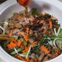 就喜欢这样吃芹菜，顿顿吃都不腻，开胃又下饭