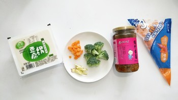 ​一菜一饭的简单饮食:  豆腐煮随便什么+蘑菇