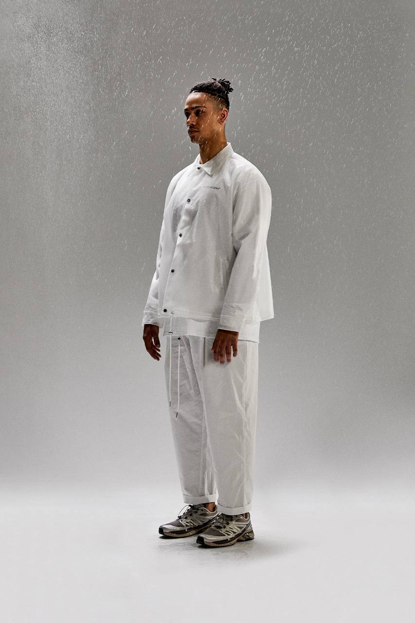 穿上它雨天都不想打伞：英国时尚店铺MKI 推出 Transparent Collection 雨衣胶囊系列