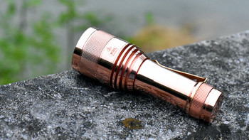 雷明兔FW21 X9L 红铜版--最小巧的90灯珠把玩手电