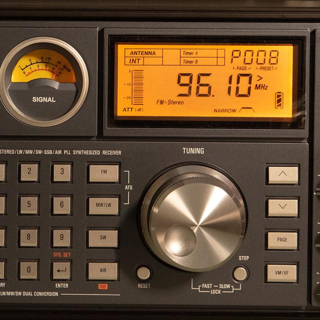 一名伪收音机爱好者的德生S-2000无线电接收机开箱