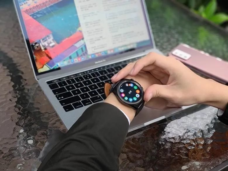 三星Galaxy Watch3评测：经典旋转表盘回归，还有更出色的系统和健康功能！