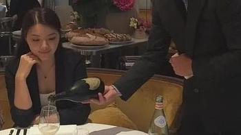 紫金矿业董事长夫人钱冰喝的唐培里侬香槟，来自一段心机婚姻