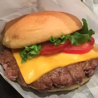 市民投诉麦当劳汉堡发臭，肢体冲突后反赔五千元