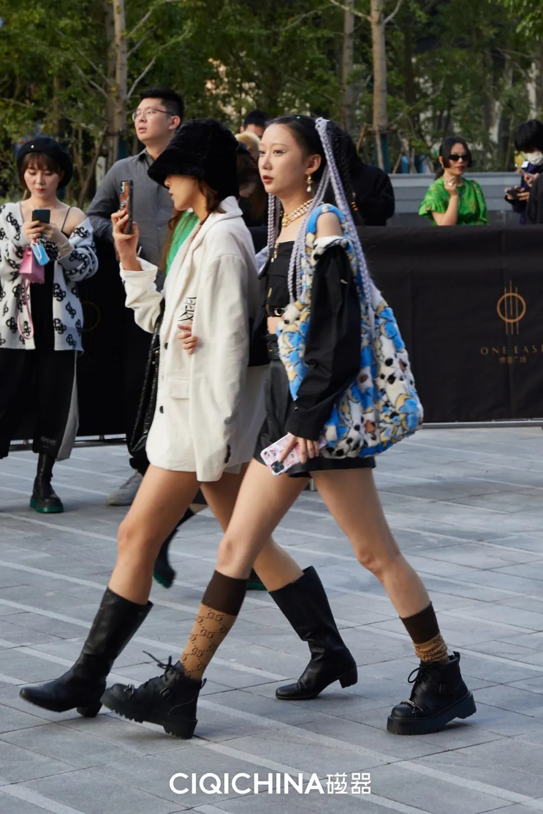 上海时装周街拍专辑：时装周场外的时尚弄潮儿