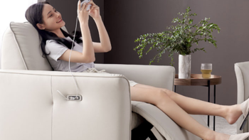 舒适柔软，科技改变品质生活： 样子生活戚风电动沙发