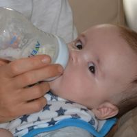 奶瓶释放大量微塑料，是否对婴儿有害？研究团队这样解释