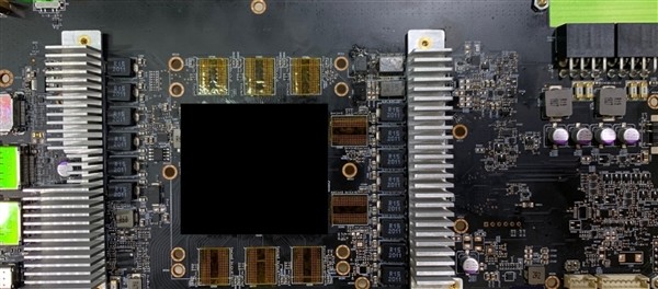 双 8 针供电、功耗不容小觑：AMD RX 6000 显卡真身首曝