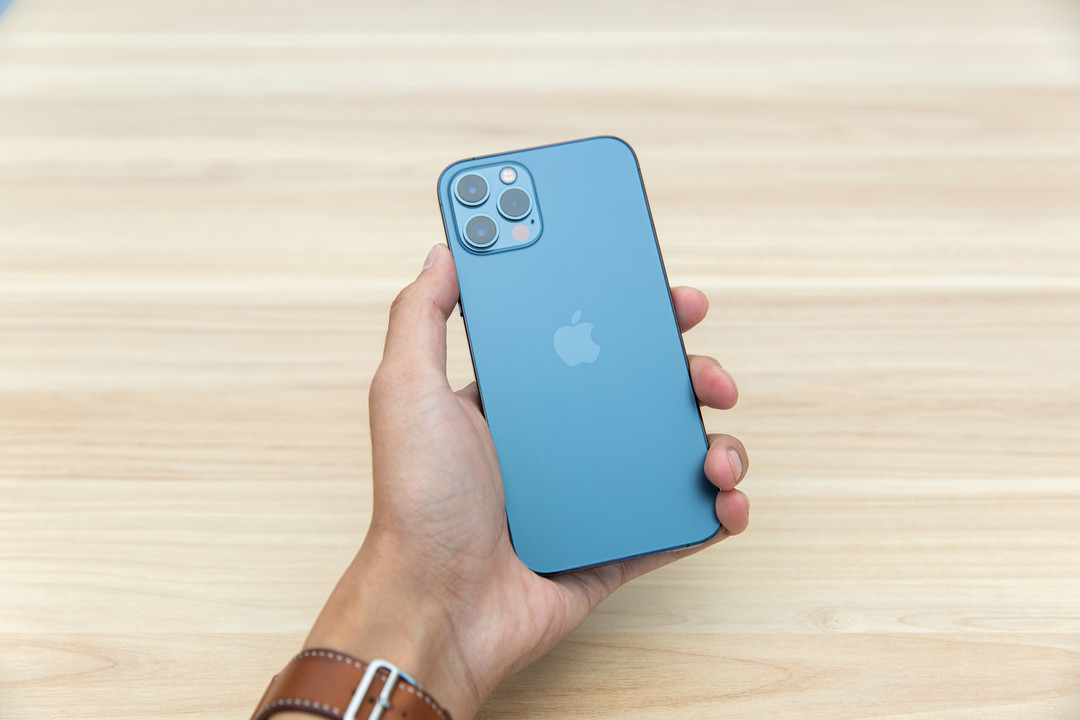 它是大家都满意的海蓝色？iPhone 12 Pro海蓝色开箱、拍照深度体验