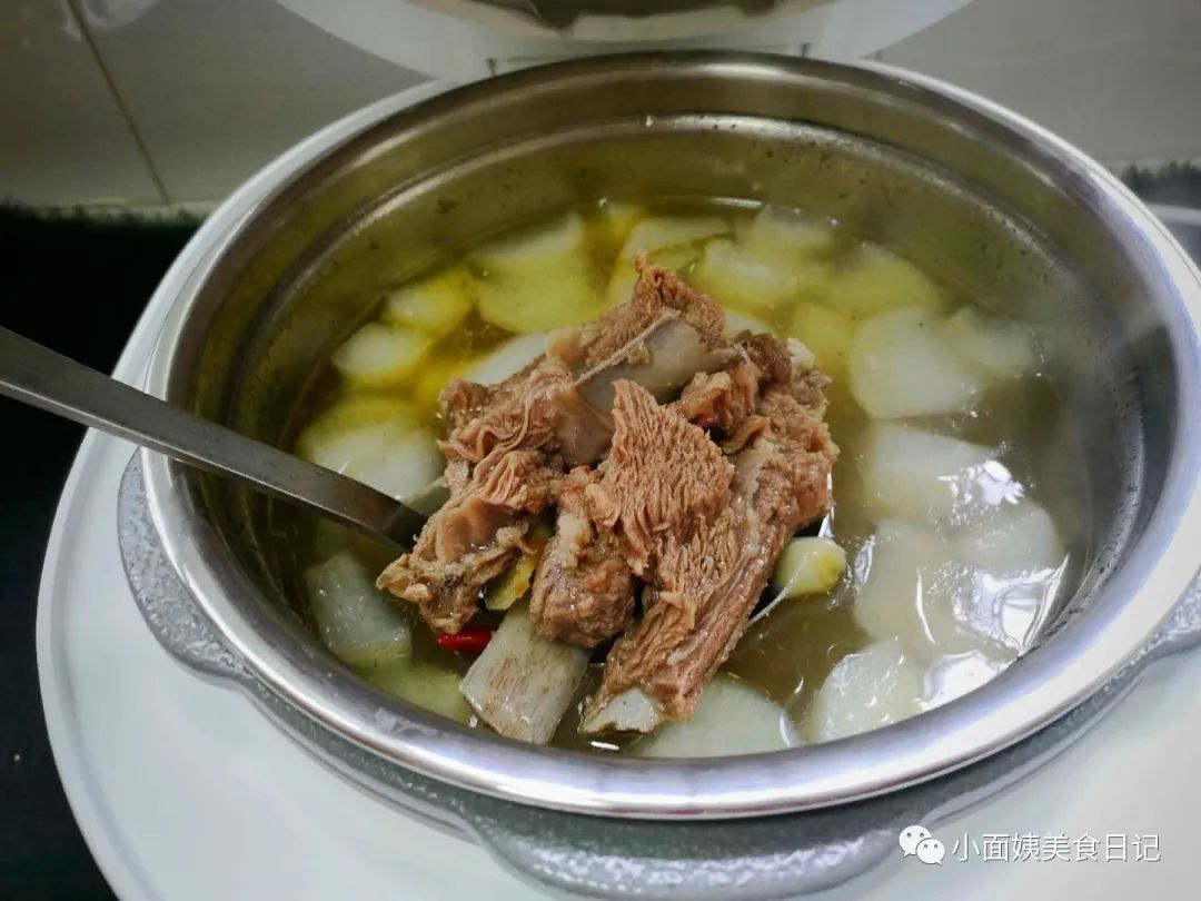 重阳节，亲自下厨为婆婆做道汤，暖身更暖心​，婆婆：吃得真得劲​！