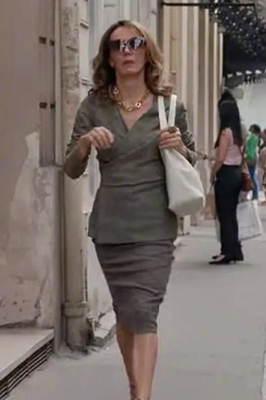 全巴黎最不会穿衣服的女人？百万大牌都救不了她的土味