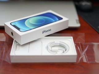 iphone12蓝色版本简单开箱图
