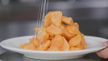 王刚的百变素食 篇二十：厨师长教你：“拔丝红薯”的家常做法，能拔出1米以上的糖丝 