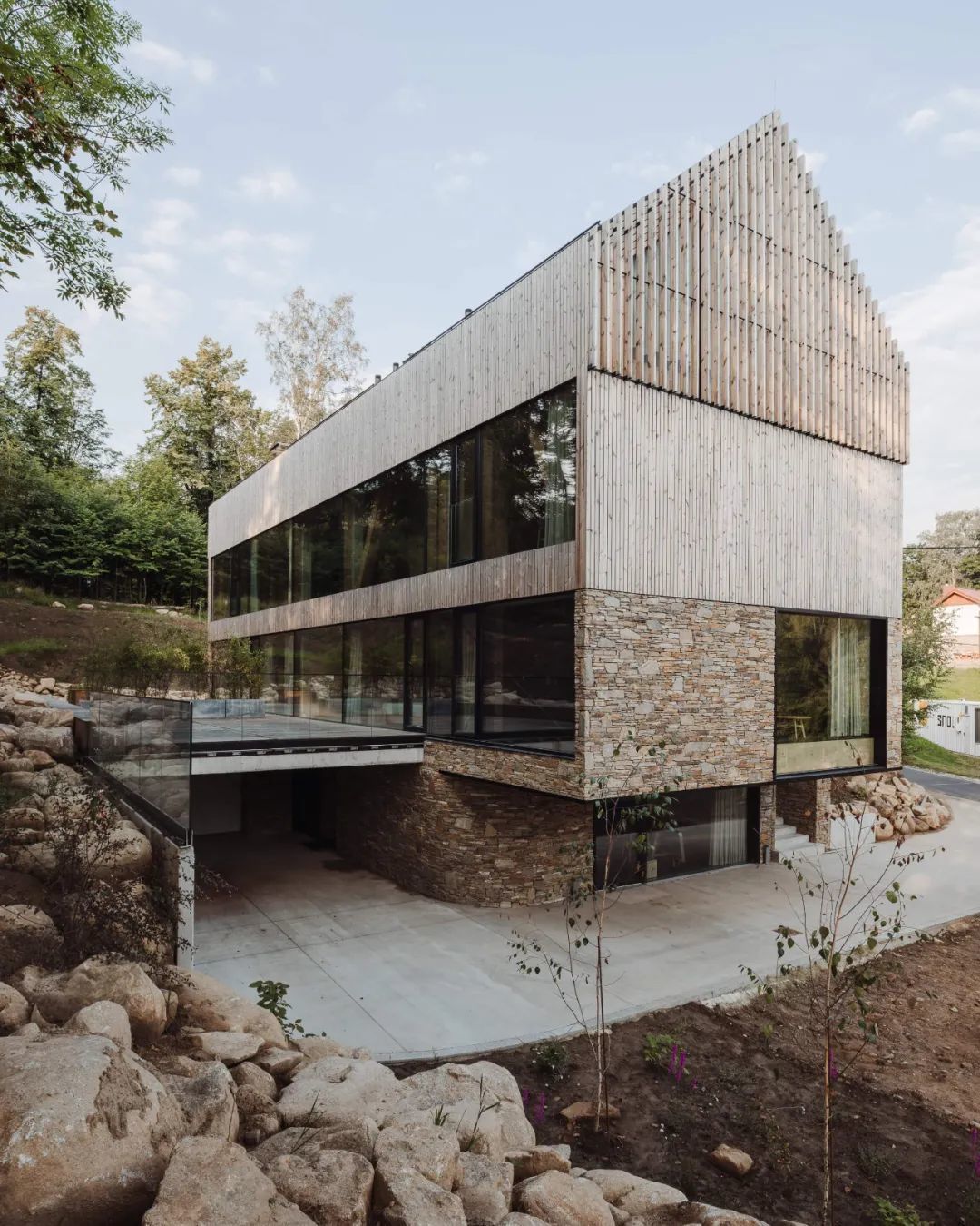 混凝土加木结构的公寓式民宿混搭乡建必有亮点