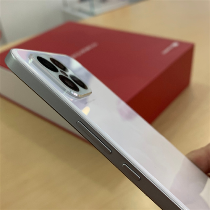 华为nova8se真机曝光神似iphone12后置6400w四摄支持66w快充