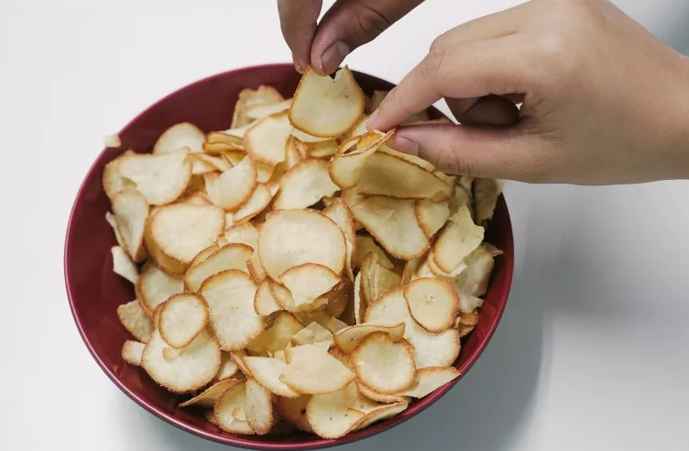 知名品牌薯片均被检出致癌物质，如何减少食品中的丙烯酰胺含量？