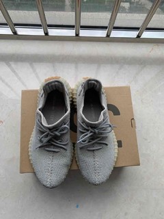 yeezy 350 v2芝麻