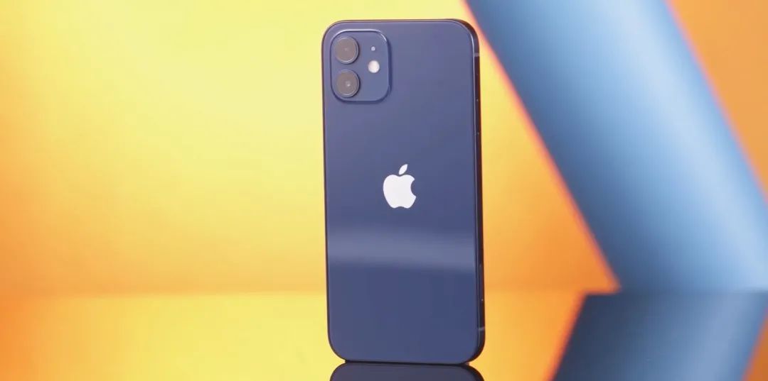 为什么 iPhone12的蓝色有种“塑料感”？塑料感究竟是什么？