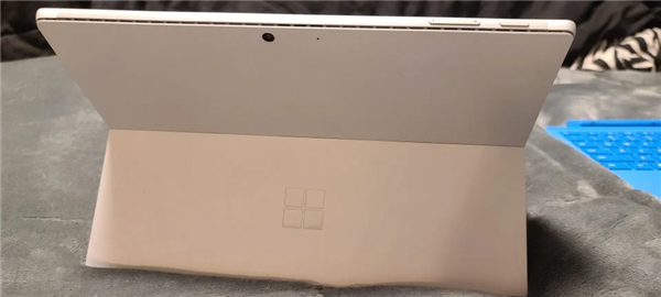 微软Surface Pro 8原型机欣赏：升级第11代酷睿，配大容量电池