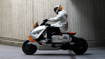 定义电动踏板车未来，BMW Motorrad 亮相 Definition CE 04