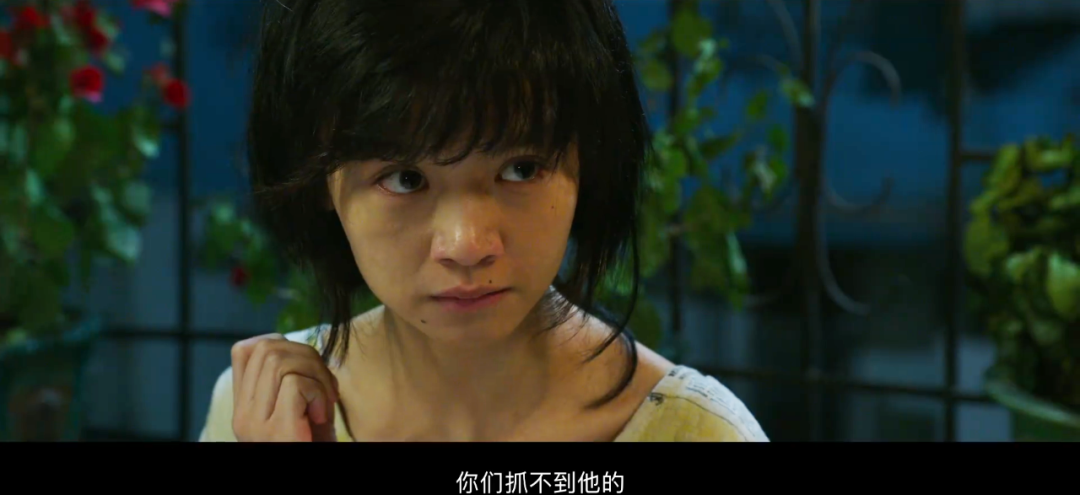 比如在天台戏份里,她饰演的女子想要跳楼自杀,张隼