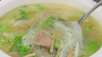 王刚的美食精选 篇六十七：厨师长教你：“猪肝粉丝汤”的家常做法，嫩滑美味，收藏了 