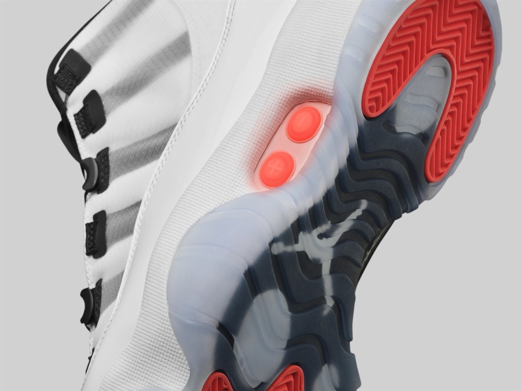 面向未来的经典球鞋：AIR JORDAN XI 即将推出 Adapt​ 自动鞋带版本 