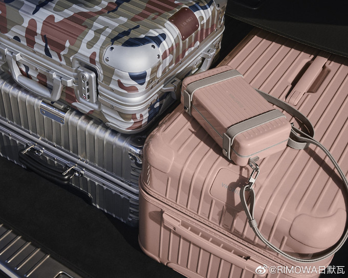 RIMOWA X Dior推出胶囊小箱包，猜猜卖多少钱？