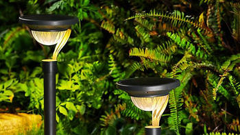 家装好物 篇一：选一款好看的太阳能户外庭院灯，为自家院子加点“暖”